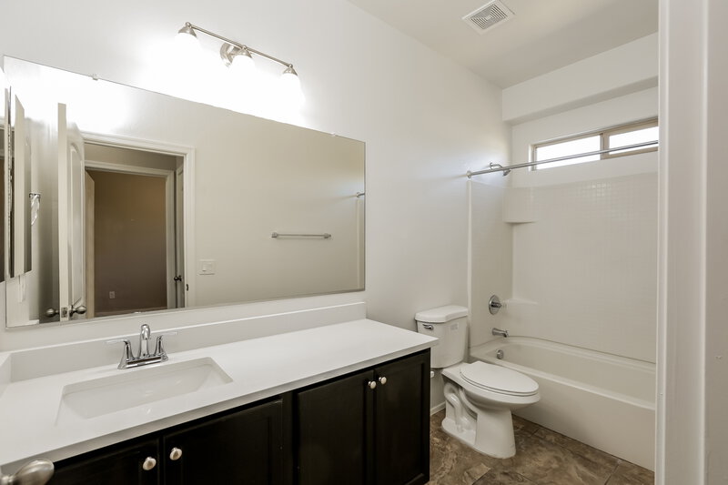 2,695/Mo, 3338 W Chambers St Phoenix, AZ 85041 Bathroom View