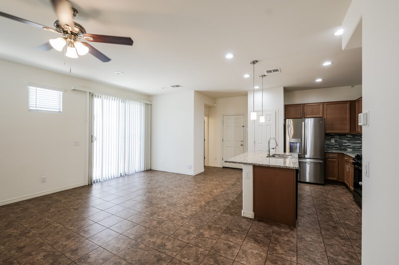 1,920/Mo, 3815 S 58th Ln Phoenix, AZ 85043 Living Room View 2