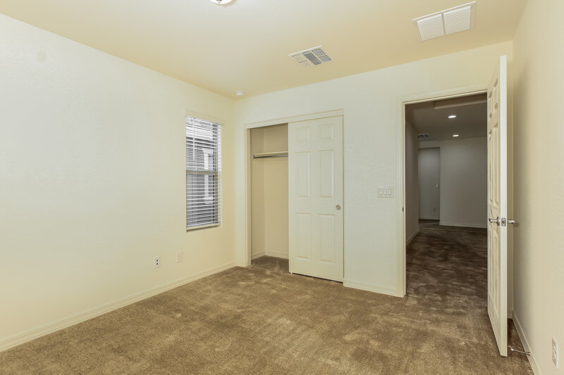 2,000/Mo, 3815 S 58th Ln Phoenix, AZ 85043 Bedroom View 2