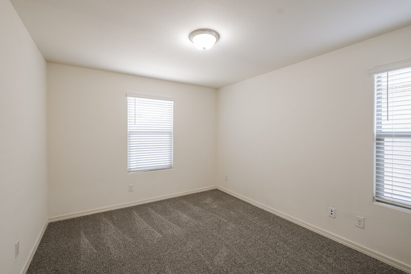 1,920/Mo, 3815 S 58th Ln Phoenix, AZ 85043 Bedroom View 2