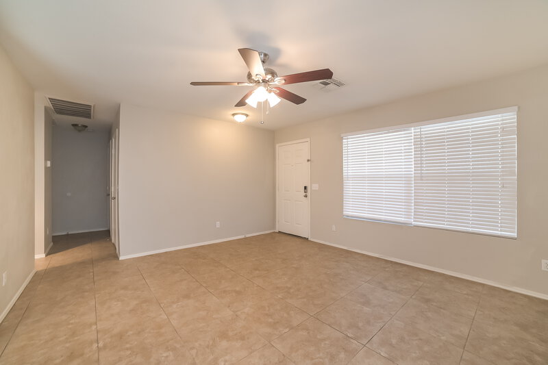 1,735/Mo, 3131 W Park St Phoenix, AZ 85041 Living Room View 2