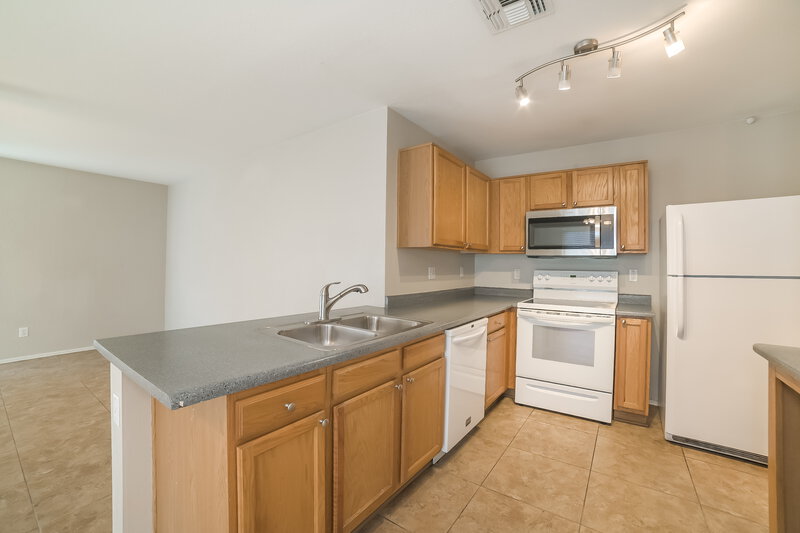 1,735/Mo, 3131 W Park St Phoenix, AZ 85041 Kitchen View
