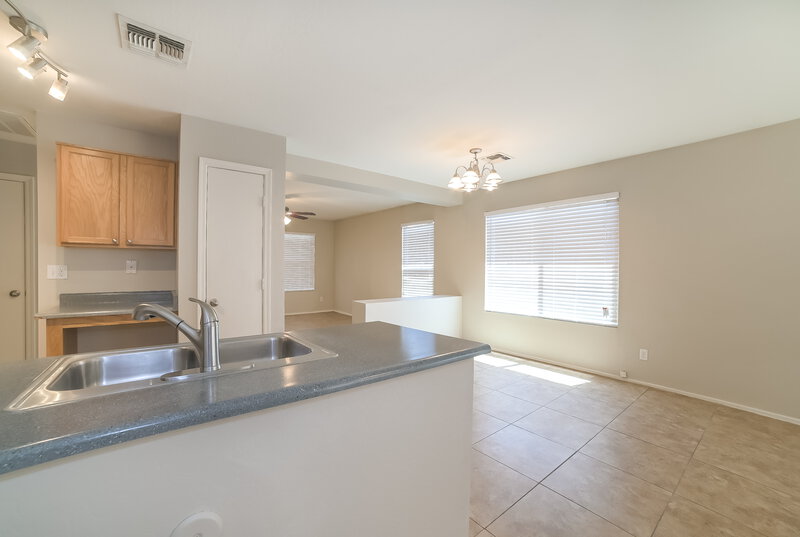 1,735/Mo, 3131 W Park St Phoenix, AZ 85041 Kitchen View 2