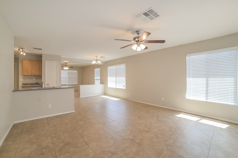 1,735/Mo, 3131 W Park St Phoenix, AZ 85041 Family Room View