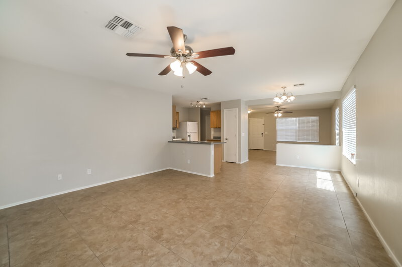 1,735/Mo, 3131 W Park St Phoenix, AZ 85041 Family Room View 2