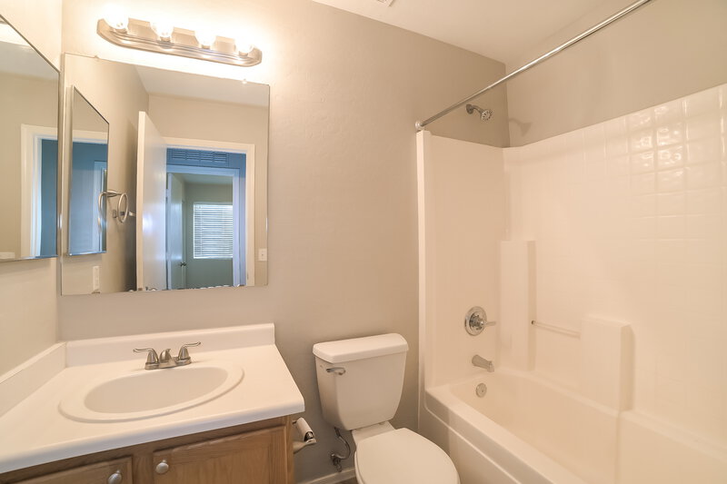 1,735/Mo, 3131 W Park St Phoenix, AZ 85041 Bathroom View