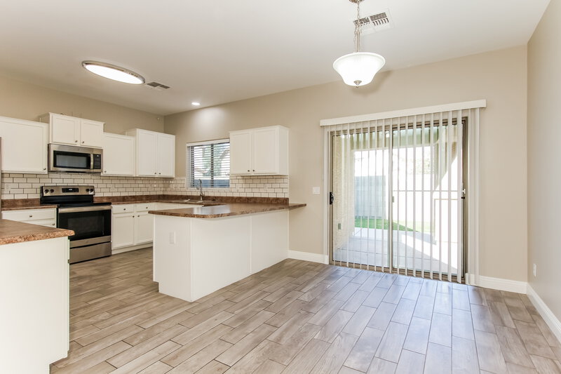 2,240/Mo, 10225 W Camelback Rd 49 Phoenix, AZ 85037 Misc View 4