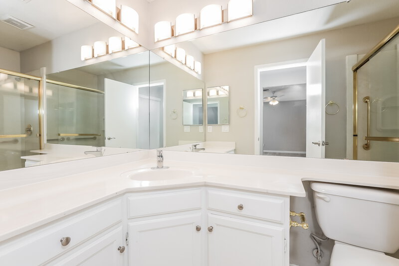 2,235/Mo, 3440 E Southern Ave Unit 1014 Mesa, AZ 85204 Main Bathroom View
