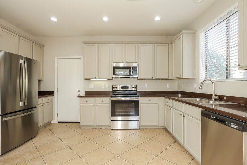 2,265/Mo, 912 E Brooke Pl Avondale, AZ 85323 Kitchen View