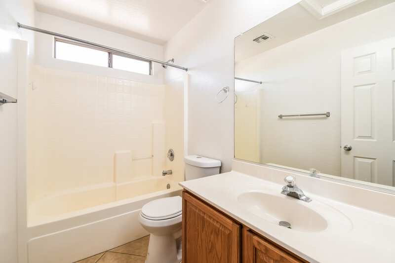 2,295/Mo, 7313 E Mills St Mesa, AZ 85207 Main Bathroom View