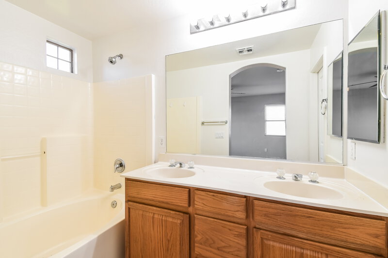 2,295/Mo, 7313 E Mills St Mesa, AZ 85207 Bathroom View