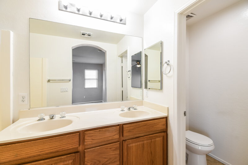 2,295/Mo, 7313 E Mills St Mesa, AZ 85207 Bathroom View 2