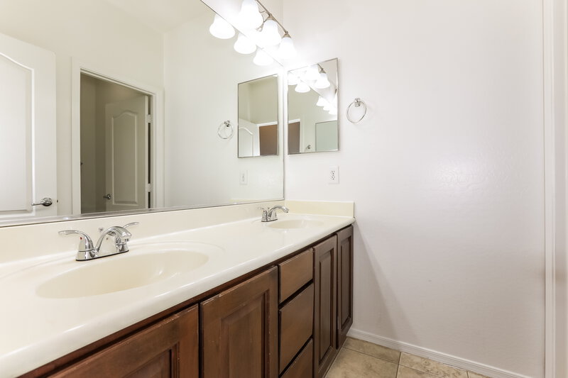 2,685/Mo, 3258 E Ivanhoe St Gilbert, AZ 85295 Bathroom View 2