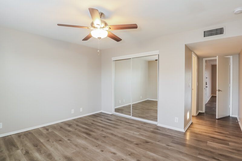 1,930/Mo, 406 E Marco Polo Rd Phoenix, AZ 85024 Main Bedroom View