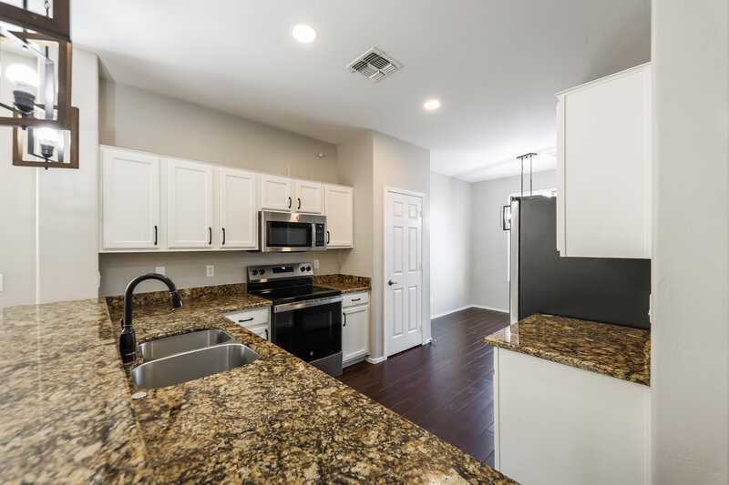 2,220/Mo, 9048 W Bluefield Ave Peoria, AZ 85382 Kitchen View
