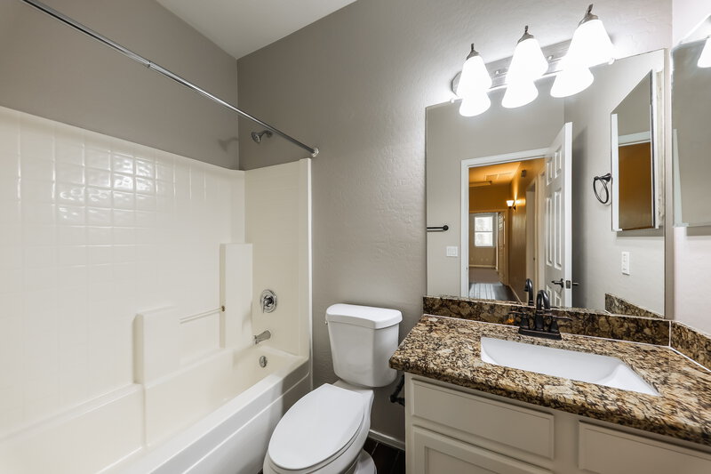 2,220/Mo, 9048 W Bluefield Ave Peoria, AZ 85382 Bathroom View