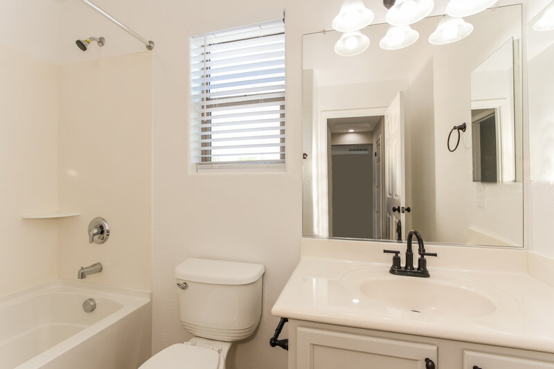 2,135/Mo, 5109 S Simon Mesa, AZ 85212 Bathroom View
