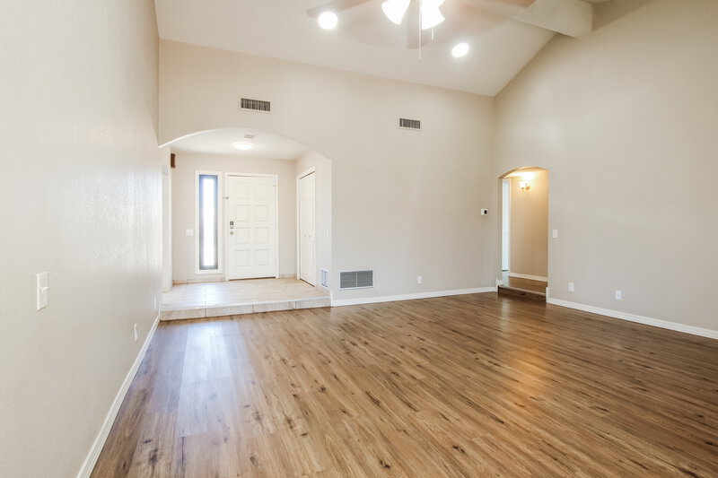 2,590/Mo, 17403 E San Marcus Dr Fountain Hills, AZ 85268 Living Room View 3