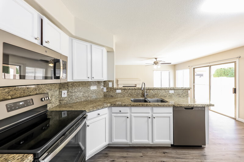 2,350/Mo, 8557 W Voltaire Ave Peoria, AZ 85381 Kitchen View 2