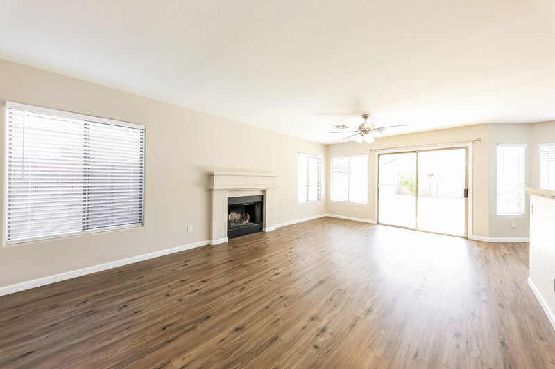 2,350/Mo, 8557 W Voltaire Ave Peoria, AZ 85381 Family Room View