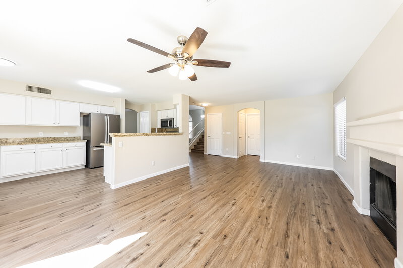 2,350/Mo, 8557 W Voltaire Ave Peoria, AZ 85381 Family Room View 2