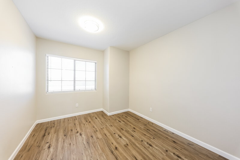 2,350/Mo, 8557 W Voltaire Ave Peoria, AZ 85381 Bedroom View 2