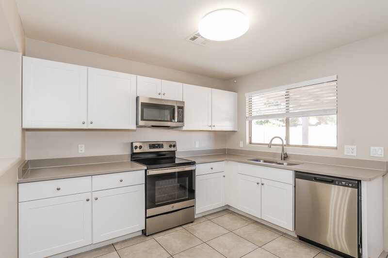 1,835/Mo, 15948 W Lundberg St Surprise, AZ 85374 Kitchen View