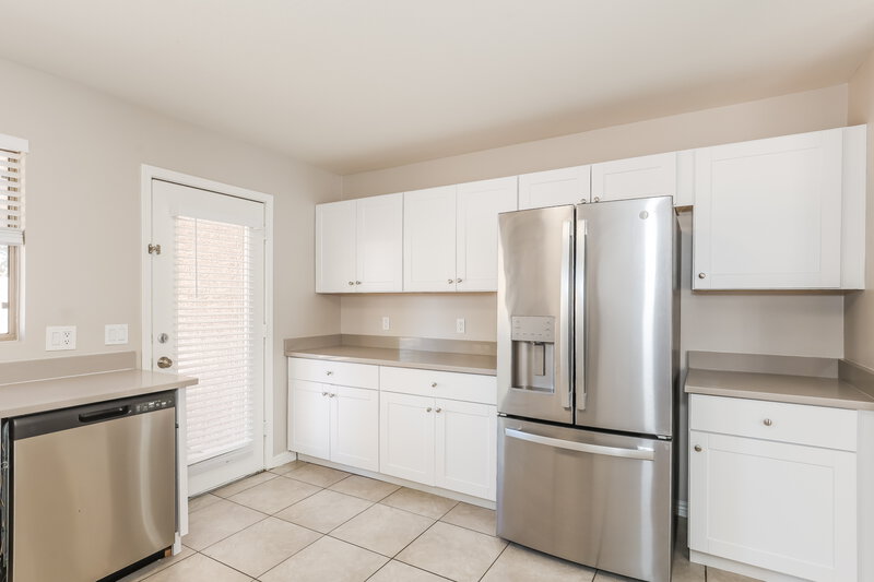 1,835/Mo, 15948 W Lundberg St Surprise, AZ 85374 Kitchen View 2