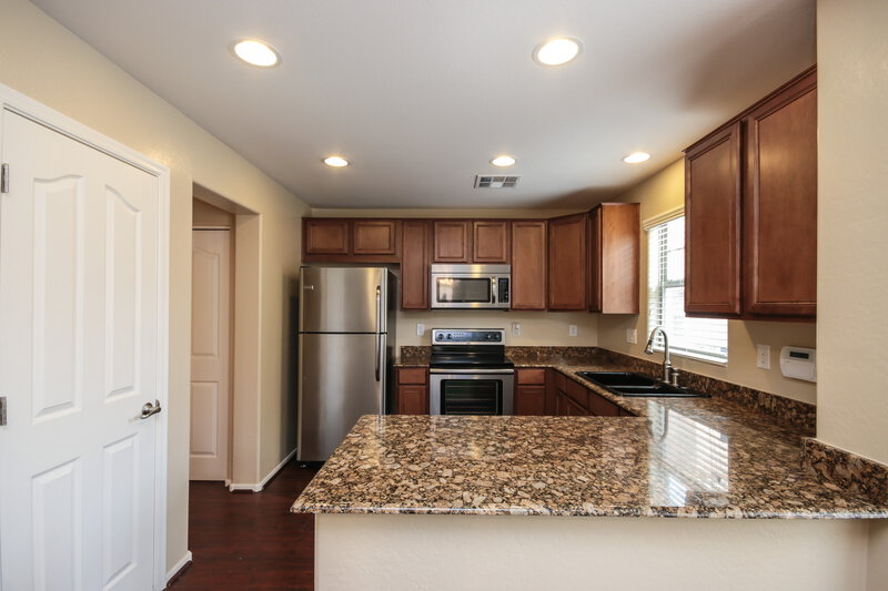 2,370/Mo, 3301 E Loma Vista St Gilbert, AZ 85295 Kitchen View