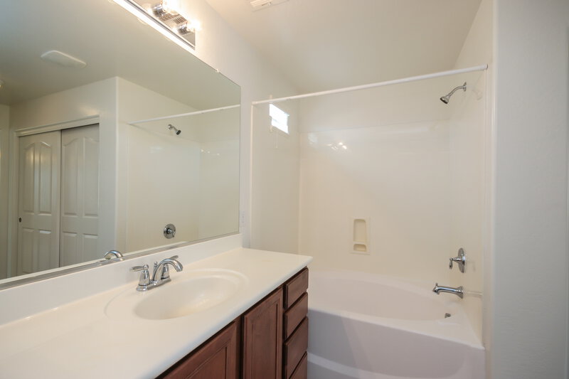 2,370/Mo, 3301 E Loma Vista St Gilbert, AZ 85295 Master Bathroom View