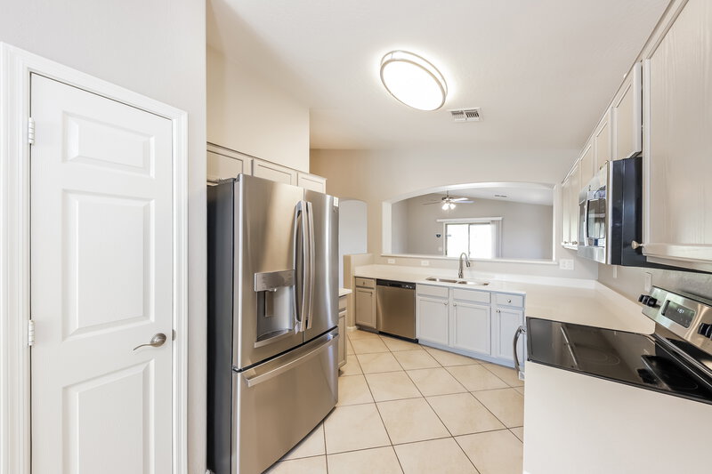 2,040/Mo, 11816 W Softwind Dr Sun City, AZ 85373 Kitchen View