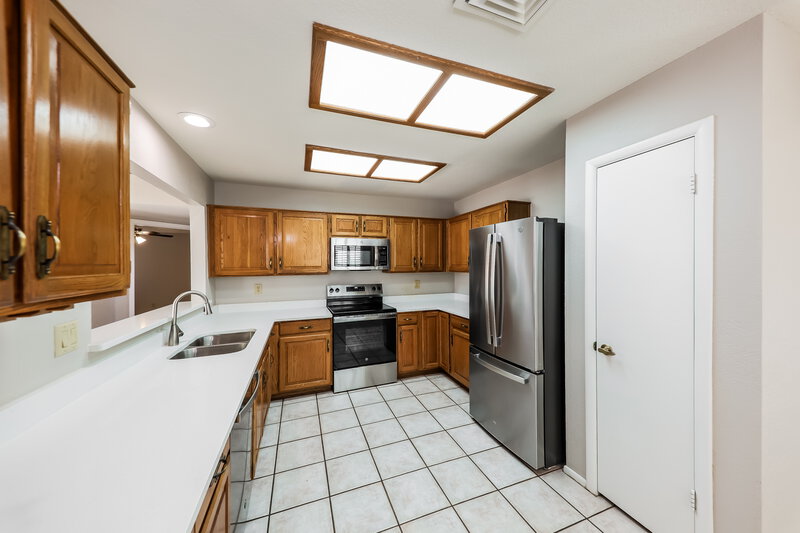 2,460/Mo, 7127 W Morrow Dr Glendale, AZ 85308 Kitchen View