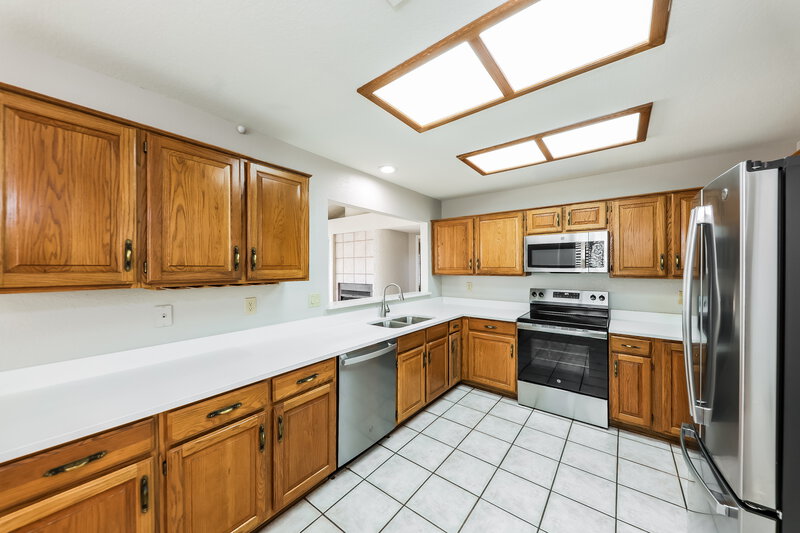2,460/Mo, 7127 W Morrow Dr Glendale, AZ 85308 Kitchen View 2