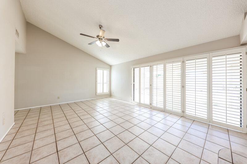 2,460/Mo, 7127 W Morrow Dr Glendale, AZ 85308 Family Room View 2