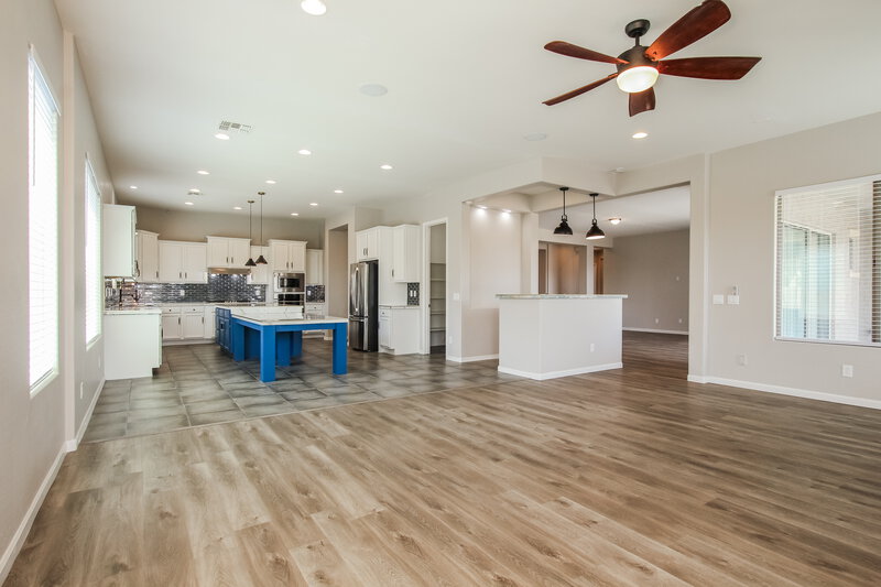 2,735/Mo, 5113 N 194th Dr Litchfield Park, AZ 85340 Kitchen View