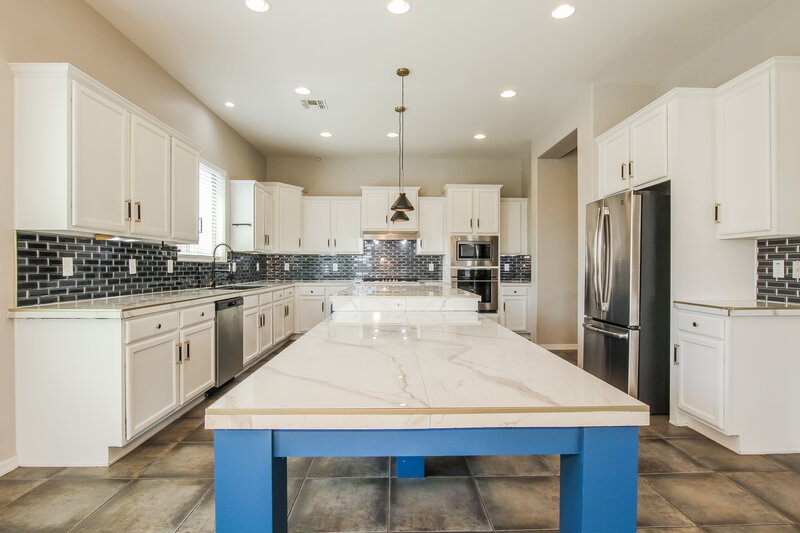 2,735/Mo, 5113 N 194th Dr Litchfield Park, AZ 85340 Kitchen View 2