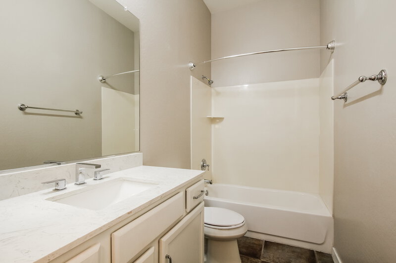 2,735/Mo, 5113 N 194th Dr Litchfield Park, AZ 85340 Bathroom View