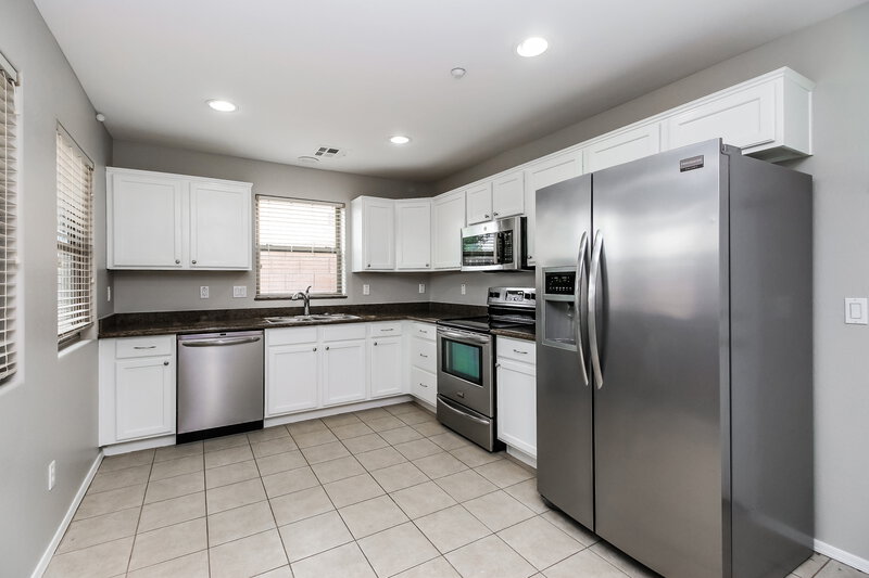 2,690/Mo, 2707 E Bart St Gilbert, AZ 85295 Kitchen View