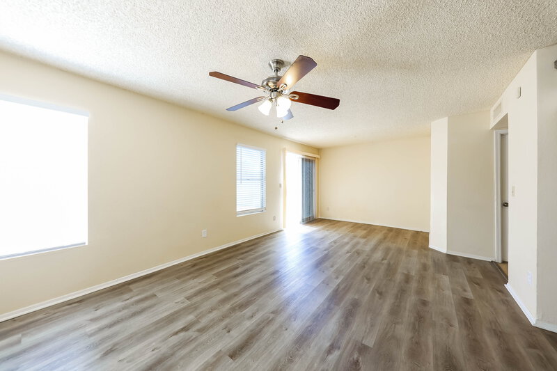 2,030/Mo, 19806 N 48th Dr Glendale, AZ 85308 Living Room View