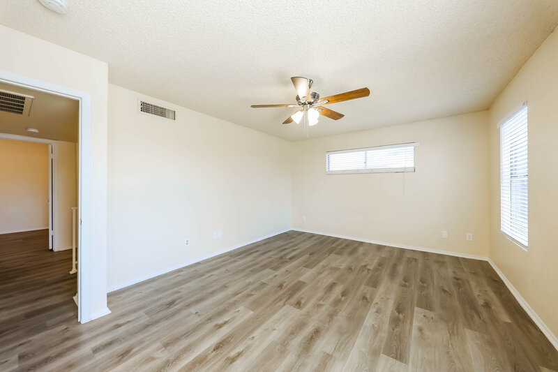 2,030/Mo, 19806 N 48th Dr Glendale, AZ 85308 Main Bedroom View