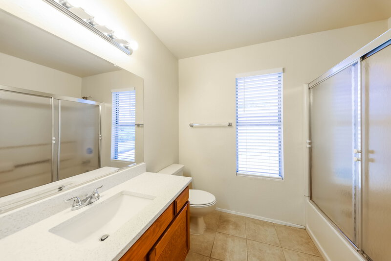 2,030/Mo, 19806 N 48th Dr Glendale, AZ 85308 Bathroom View