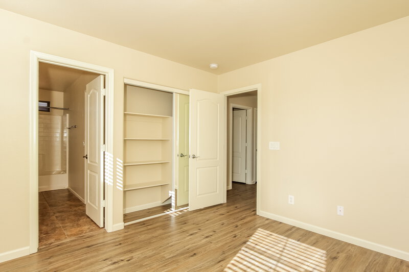 2,435/Mo, 4361 E Selena Drive Phoenix, AZ 85050 Bedroom View