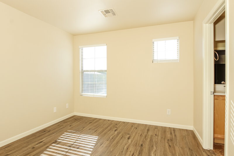 2,435/Mo, 4361 E Selena Drive Phoenix, AZ 85050 Bedroom View 2