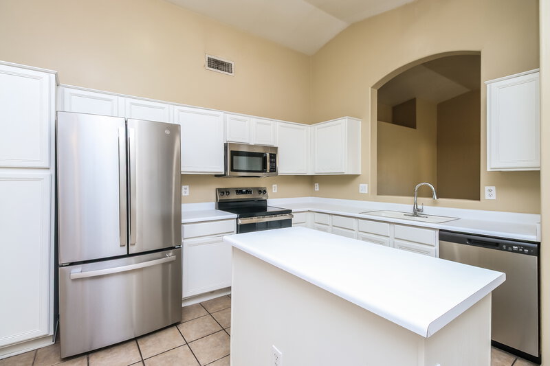 2,170/Mo, 375 W Bruce Ave Gilbert, AZ 85233 Kitchen View 2