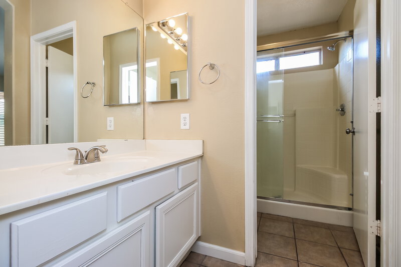 2,170/Mo, 375 W Bruce Ave Gilbert, AZ 85233 Main Bathroom View