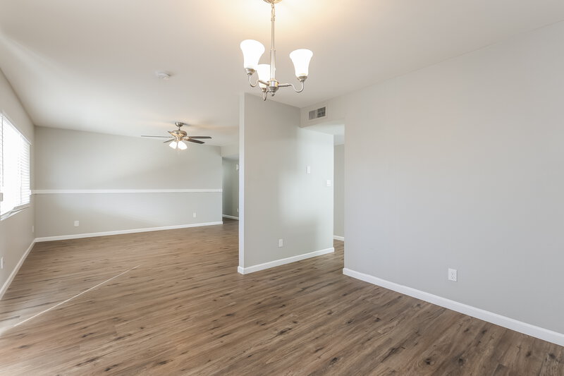 1,930/Mo, 6601 W Desert Cove Ave Glendale, AZ 85304 Dining Room View 2