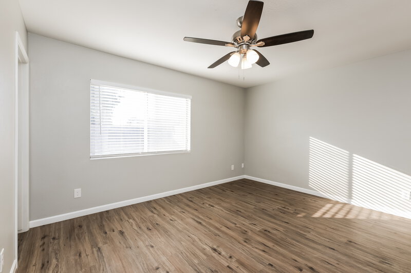 1,930/Mo, 6601 W Desert Cove Ave Glendale, AZ 85304 Main Bedroom View