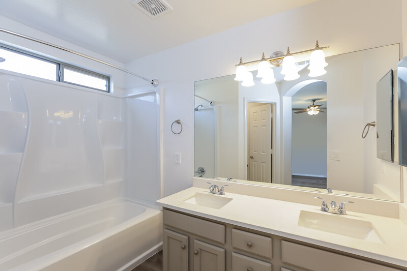 1,875/Mo, 7302 S 253rd Ave Buckeye, AZ 85326 Main Bathroom View