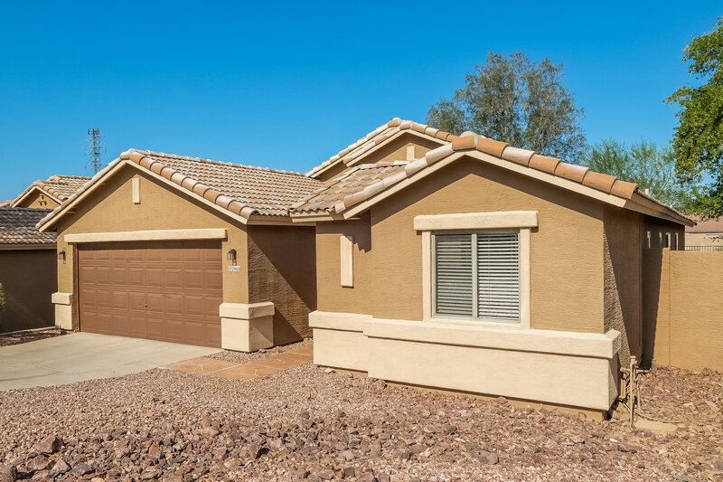 2,285/Mo, 24616 N 65th Ave Glendale, AZ 85310 Front View