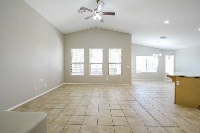 2,335/Mo, 24616 N 65th Ave Glendale, AZ 85310 Living Room View 2